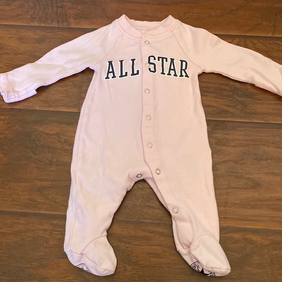 Converse Other - 👶🏻 4/$10 Converse baby girl NEWBORN sleeper